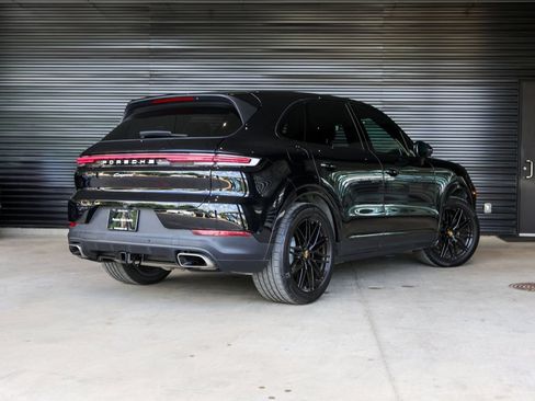 Certified 2024 Porsche Cayenne AWD/4WD image 7
