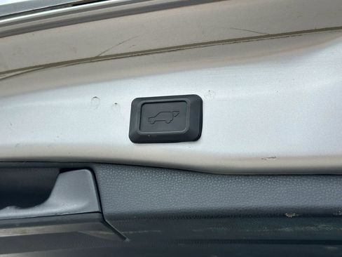 Used 2021 Toyota RAV4 XLE w/ Convenience Package AWD/4WD image 19