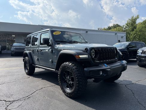 Used 2024 Jeep Wrangler Unlimited AWD/4WD image 21