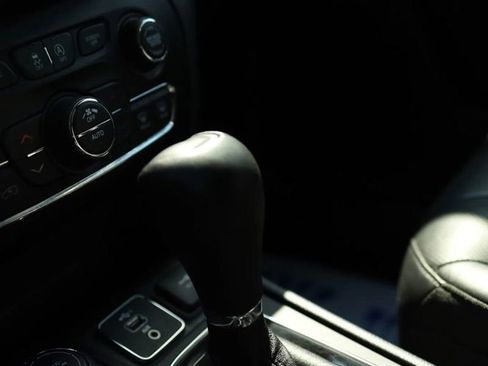 Used 2020 Jeep Cherokee Limited image 24