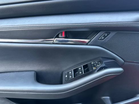 Used 2021 MAZDA MAZDA3 s image 12