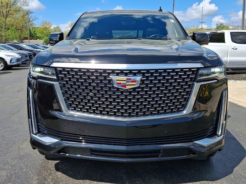 Used 2023 Cadillac Escalade Premium Luxury AWD/4WD image 2