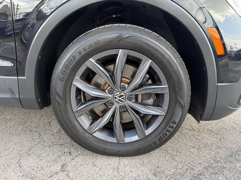 Certified 2023 Volkswagen Tiguan SE FWD image 16