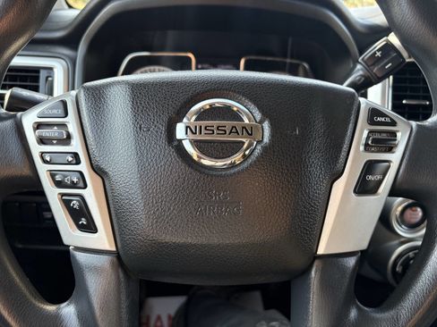 Used 2018 Nissan Titan SV image 30