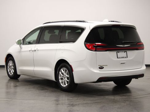 Used 2022 Chrysler Pacifica Touring-L FWD image 6