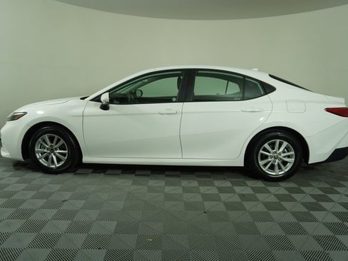 Used 2025 Toyota Camry LE image 4