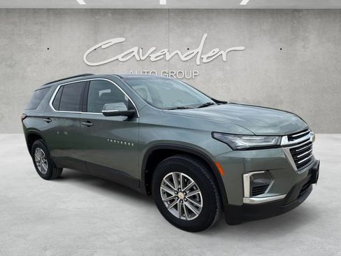 Used 2023 Chevrolet Traverse LT image 2