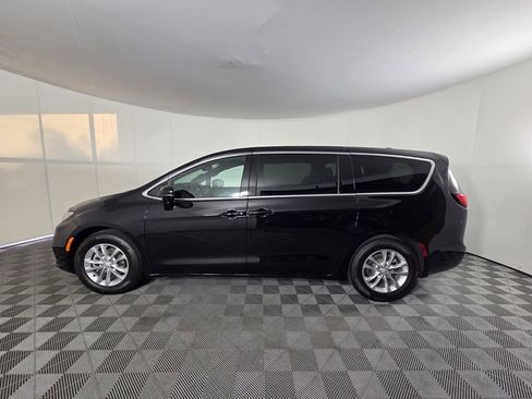 New 2026 Chrysler Pacifica Select FWD image 7