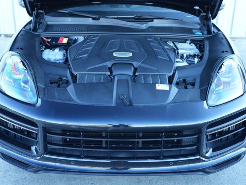 Used 2021 Porsche Cayenne Turbo S image 8