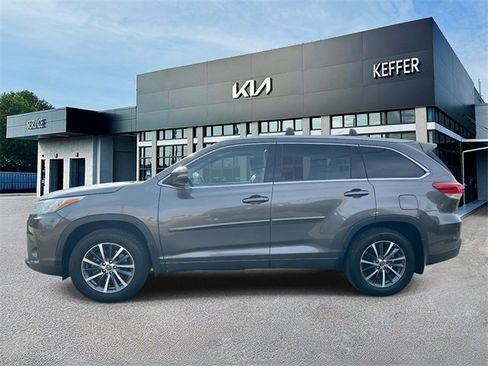 Used 2017 Toyota Highlander XLE image 5