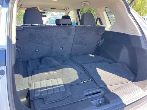 Used 2023 Nissan Rogue SV image 68