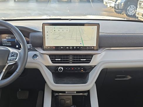 Used 2025 Ford Explorer Active w/ Active Comfort Package image 18