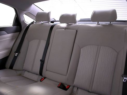 Used 2018 Hyundai Sonata SE image 16