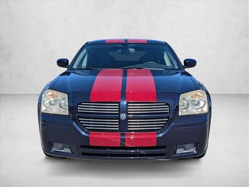Used 2005 Dodge Magnum R/T w/ Convenience Group II RWD image 2
