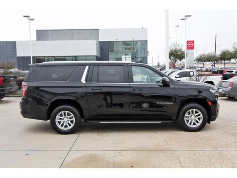 Used 2024 Chevrolet Suburban LT image 5