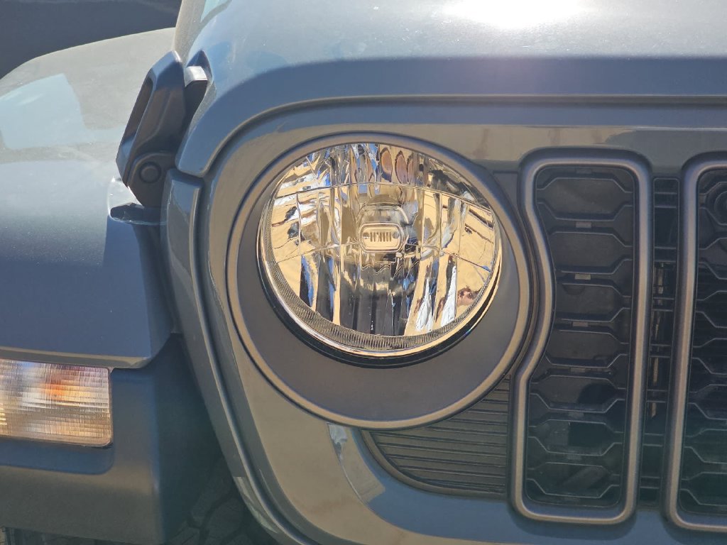 Used 2025 Jeep Gladiator Sport AWD/4WD image 33