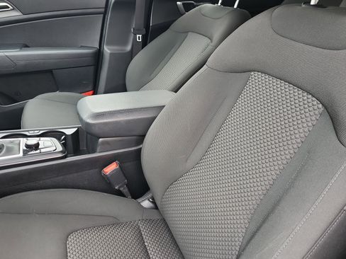 Used 2023 Kia Sportage LX image 13