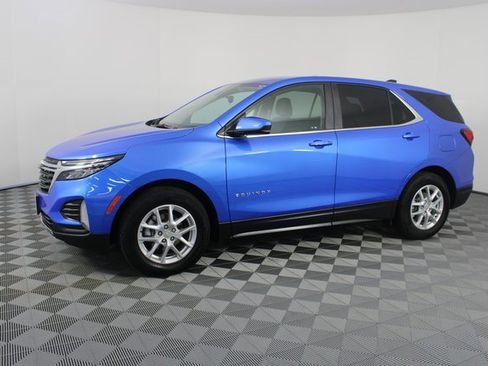 Used 2024 Chevrolet Equinox LT image 2