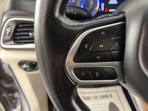 Used 2019 Chrysler Pacifica Touring-L FWD image 22