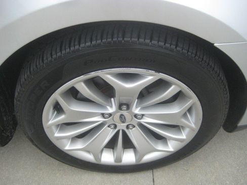 Used 2017 Ford Taurus Limited FWD image 9