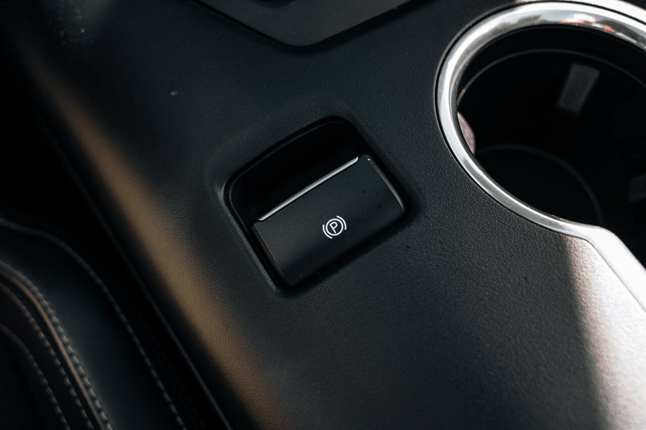 Used 2024 Ford Mustang Convertible RWD image 36