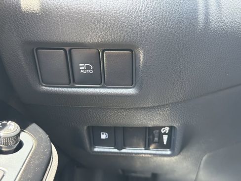 Used 2020 Toyota C-HR Limited FWD image 25
