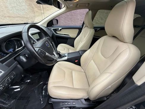 Used 2016 Volvo XC60 T6 w/ Proximity Package image 18