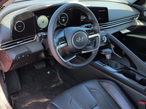 Used 2023 Hyundai Elantra Limited image 9