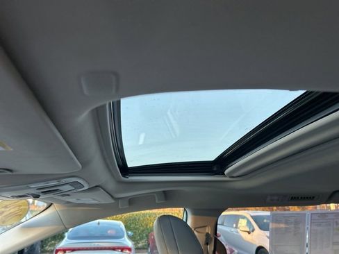 Used 2024 Toyota Sienna XLE image 31