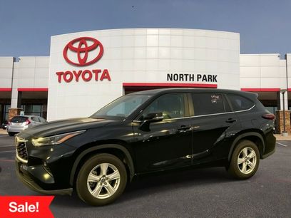 Used 2025 Toyota Highlander LE
