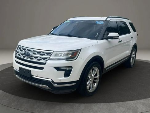 Used 2018 Ford Explorer Limited w/ Equipment Group 301A AWD/4WD image 3