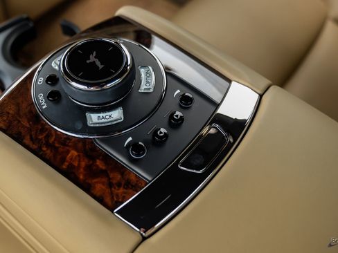 Used 2017 Rolls-Royce Ghost RWD image 91