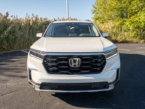 New 2025 Honda Pilot Touring image 2