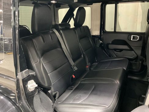 Used 2022 Jeep Wrangler Unlimited Sahara w/ Cold Weather Group AWD/4WD image 23