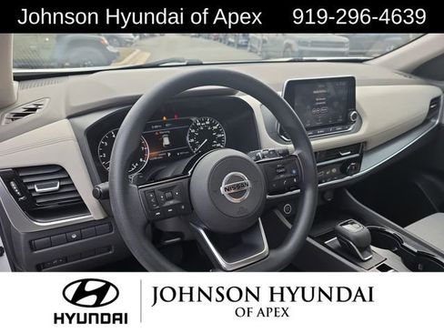 Used 2021 Nissan Rogue SV image 25