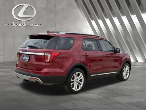 Used 2017 Ford Explorer XLT w/ Equipment Group 202A FWD image 8