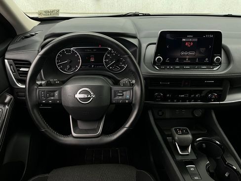 Used 2025 Nissan Rogue SV image 14