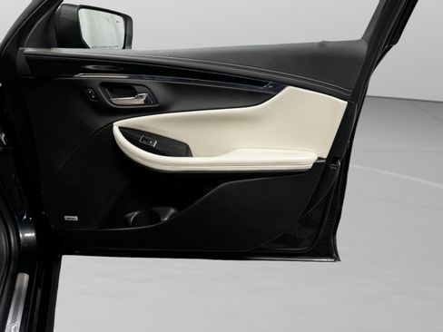 Used 2018 Chevrolet Impala Premier FWD image 16
