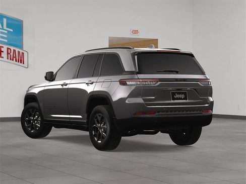 New 2025 Jeep Grand Cherokee Altitude image 4