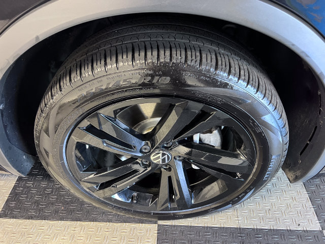 Certified 2024 Volkswagen Tiguan SE R-Line FWD image 7