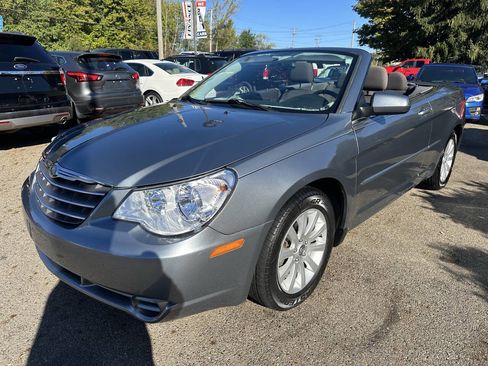 Used 2010 Chrysler Sebring Touring image 2