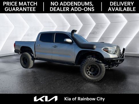 Used 2018 Toyota Tacoma TRD Sport image 1