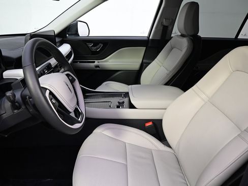 New 2026 Lincoln Aviator AWD image 13