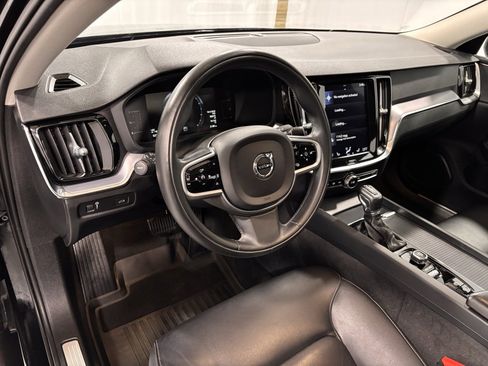 Used 2019 Volvo S60 T5 Momentum w/ Premium Package image 10