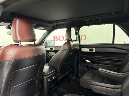 Used 2021 Ford Explorer Platinum w/ Premium Technology Package RWD image 14