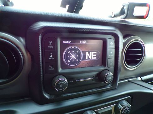 Used 2021 Jeep Wrangler Sport AWD/4WD image 18