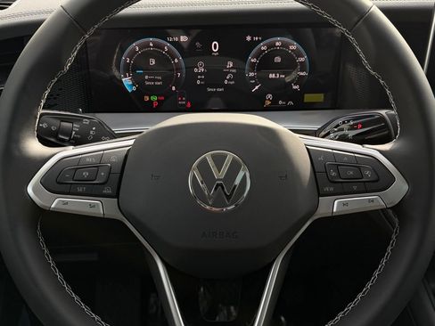 New 2026 Volkswagen Tiguan SE image 30