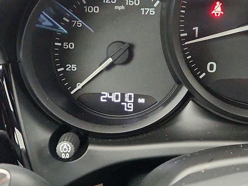 Used 2024 Porsche Macan image 16