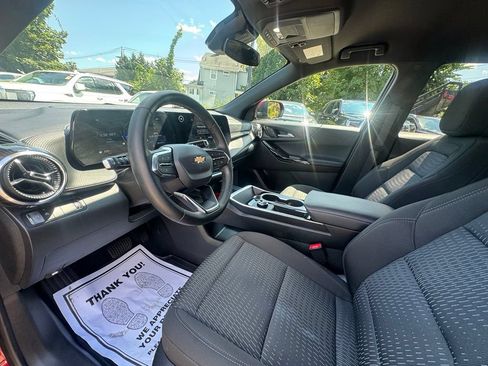 Used 2026 Chevrolet Equinox LT FWD image 33