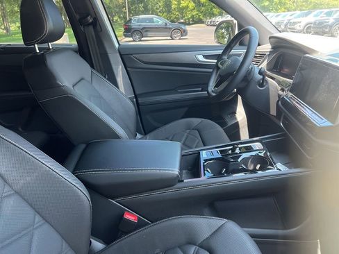 Used 2024 Volkswagen Atlas Cross Sport SE FWD image 8